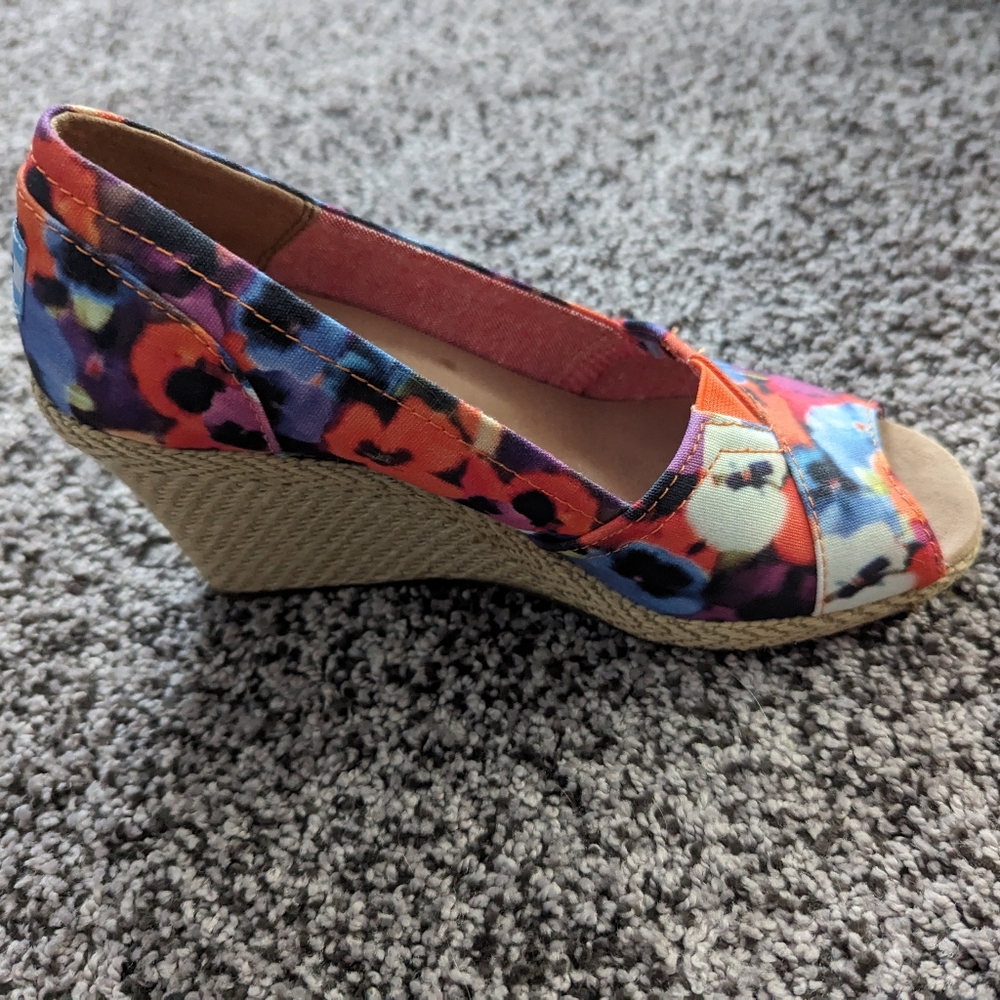 TOMS Wedges!